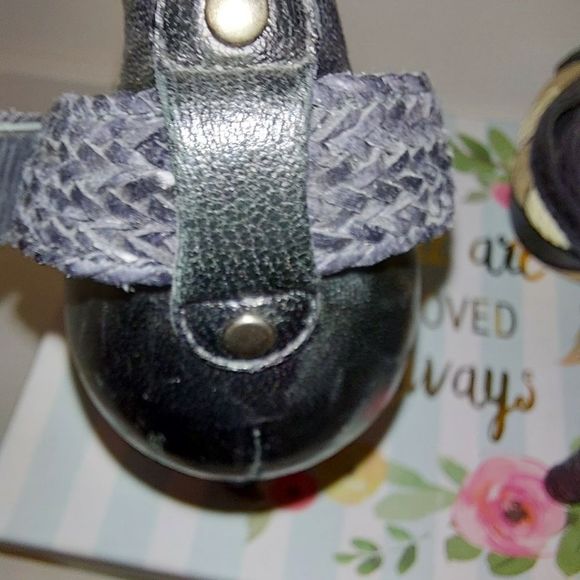 Stuart Weitzman heels - Picture 8 of 12